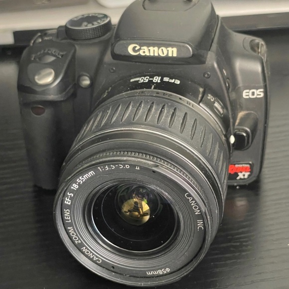 Canon DSLR + Lens + Book - Picture 1 of 10